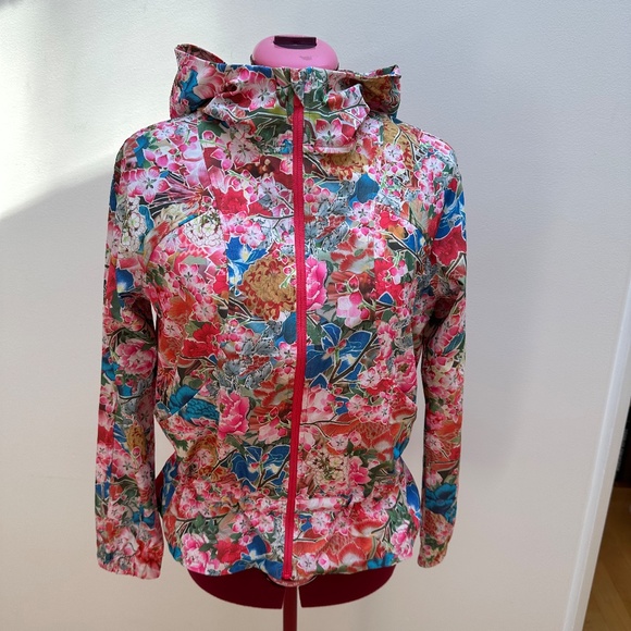 NWOT Lululemon Sea Wheeze Marathon 'Pack It Up' Jacket in Size 4 with Carry Bag - Picture 1 of 14